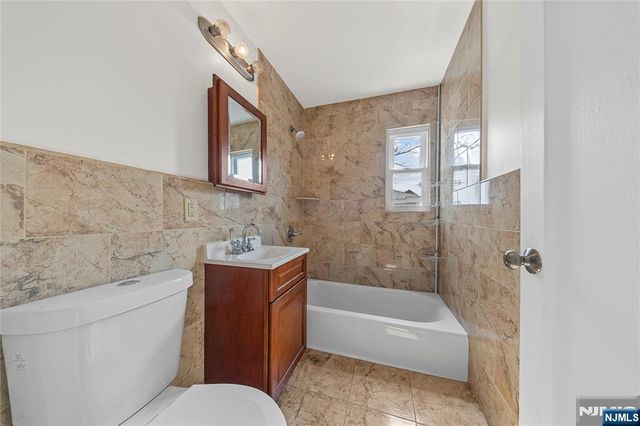 35 7th Avenue, Passaic, NJ 07055