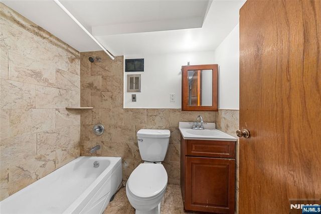 35 7th Avenue, Passaic, NJ 07055