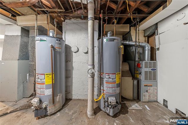 35 7th Avenue, Passaic, NJ 07055