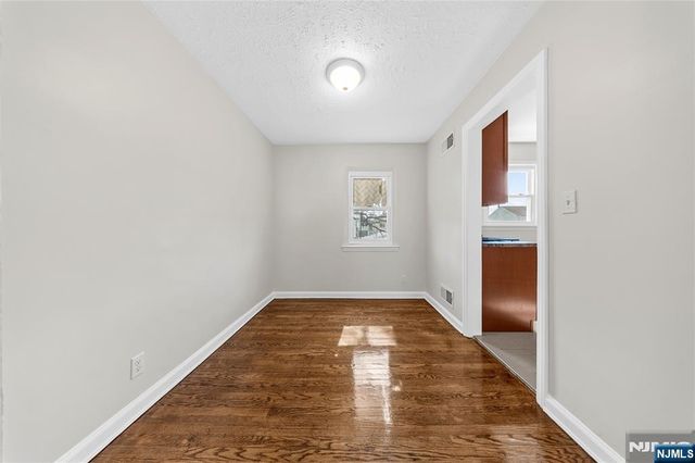 35 7th Avenue, Passaic, NJ 07055