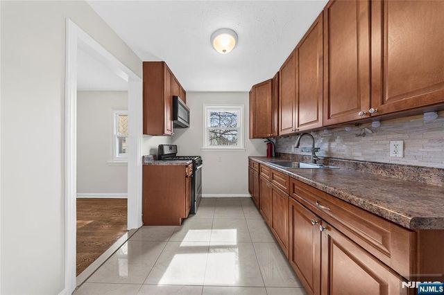 35 7th Avenue, Passaic, NJ 07055