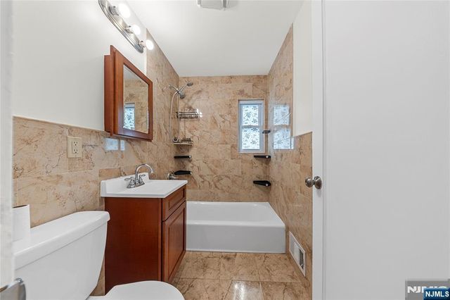 35 7th Avenue, Passaic, NJ 07055