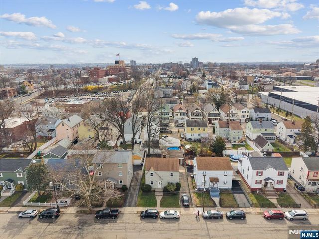 35 7th Avenue, Passaic, NJ 07055