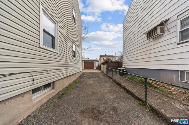 35 7th Avenue, Passaic, NJ 07055