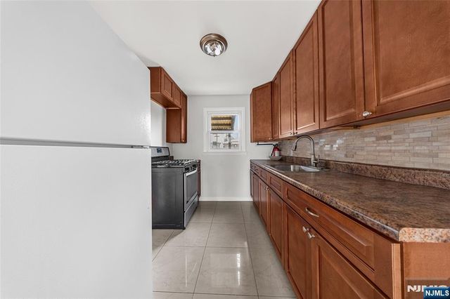 35 7th Avenue, Passaic, NJ 07055