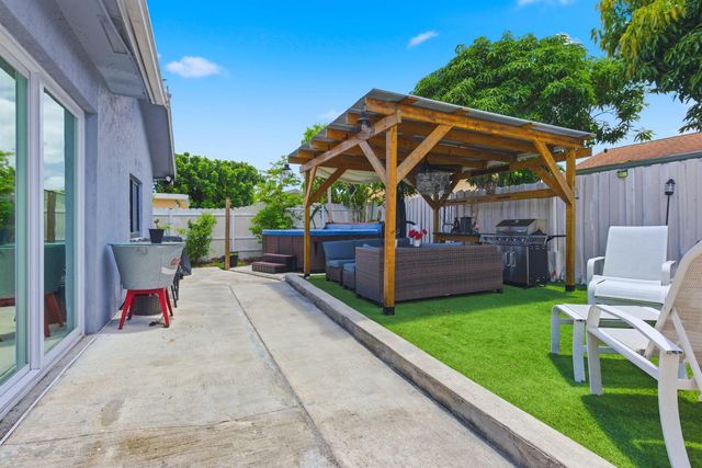 23287 SW 60th Avenue, Boca Raton, FL 33428