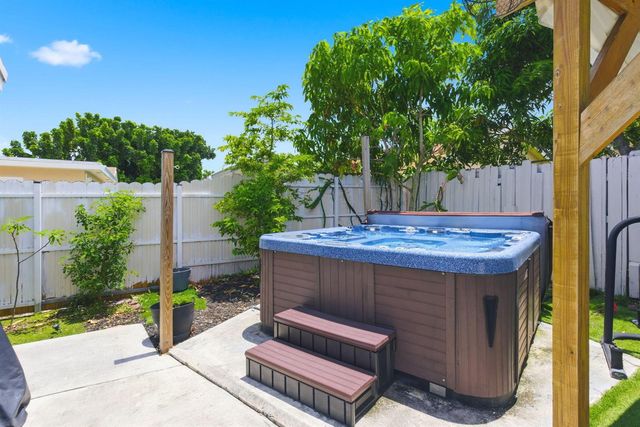 23287 SW 60th Avenue, Boca Raton, FL 33428
