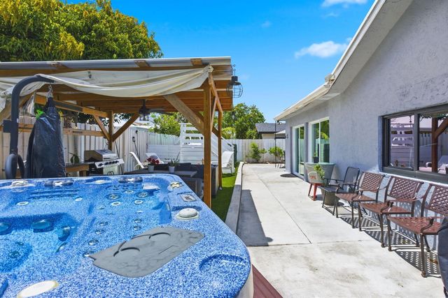 23287 SW 60th Avenue, Boca Raton, FL 33428