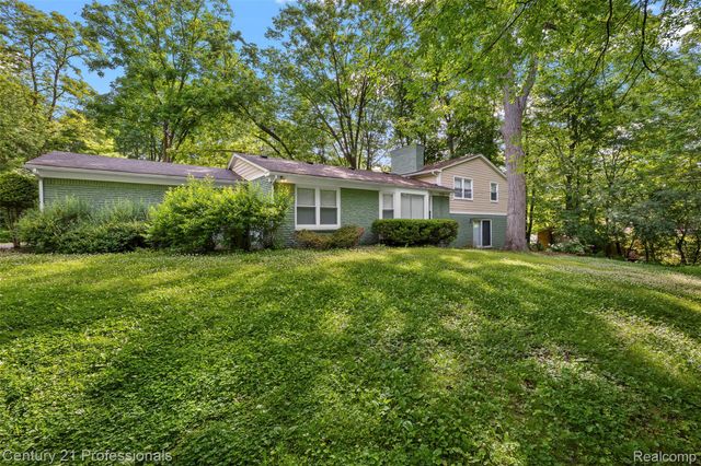 745 Hawthorne Drive, Bloomfield Hills, MI 48304