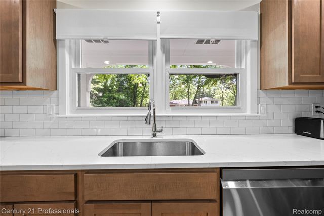 745 Hawthorne Drive, Bloomfield Hills, MI 48304