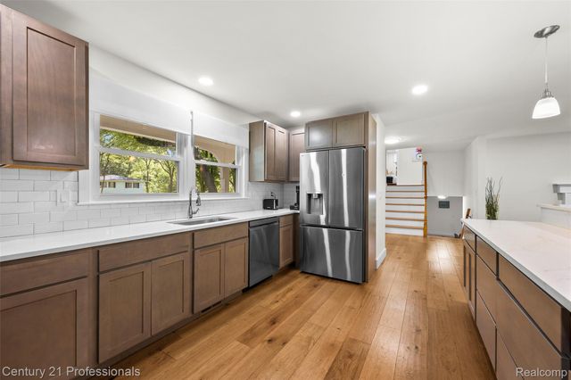 745 Hawthorne Drive, Bloomfield Hills, MI 48304