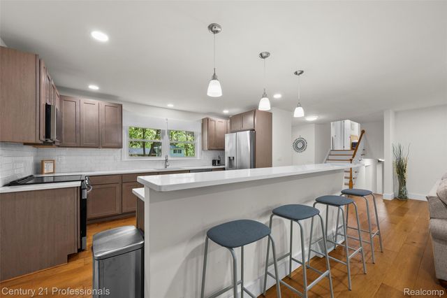 745 Hawthorne Drive, Bloomfield Hills, MI 48304