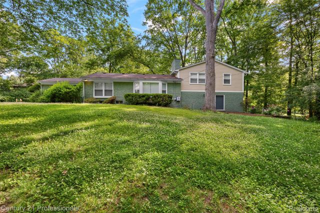 745 Hawthorne Drive, Bloomfield Hills, MI 48304