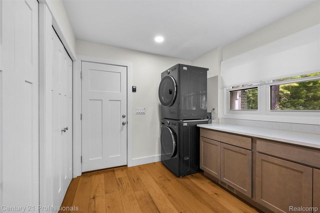 745 Hawthorne Drive, Bloomfield Hills, MI 48304