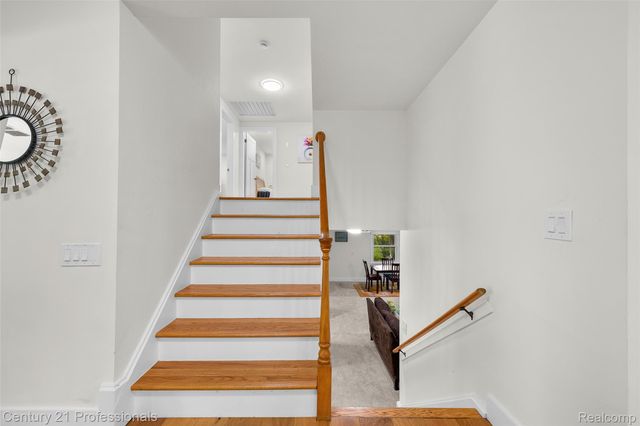 745 Hawthorne Drive, Bloomfield Hills, MI 48304
