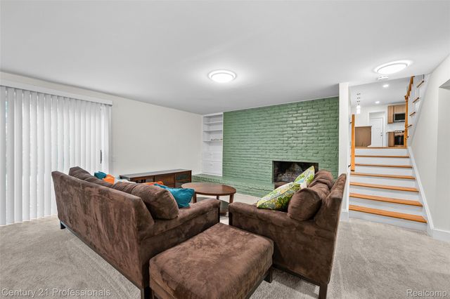 745 Hawthorne Drive, Bloomfield Hills, MI 48304