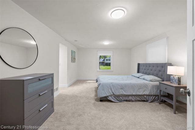 745 Hawthorne Drive, Bloomfield Hills, MI 48304