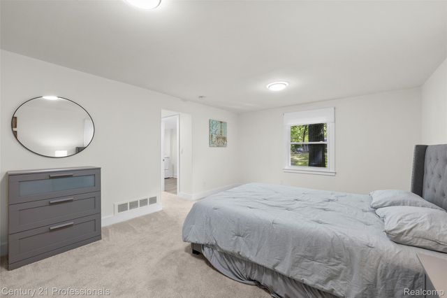 745 Hawthorne Drive, Bloomfield Hills, MI 48304