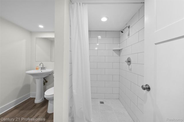 745 Hawthorne Drive, Bloomfield Hills, MI 48304
