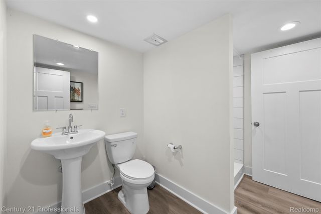 745 Hawthorne Drive, Bloomfield Hills, MI 48304