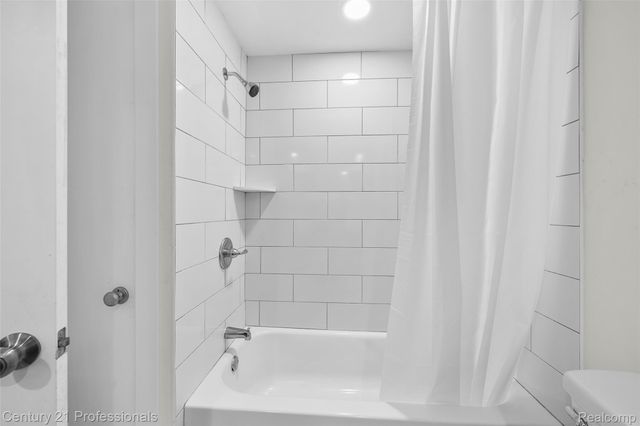 745 Hawthorne Drive, Bloomfield Hills, MI 48304