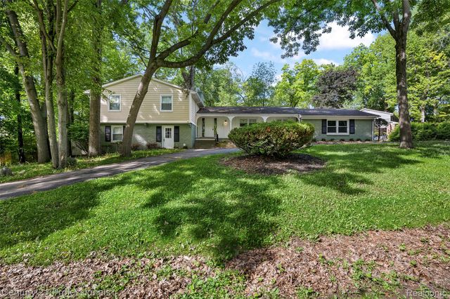 745 Hawthorne Drive, Bloomfield Hills, MI 48304