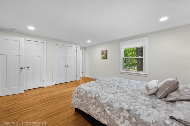 745 Hawthorne Drive, Bloomfield Hills, MI 48304