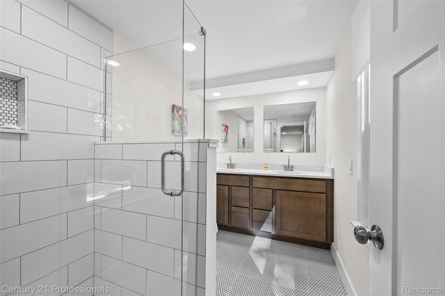 745 Hawthorne Drive, Bloomfield Hills, MI 48304