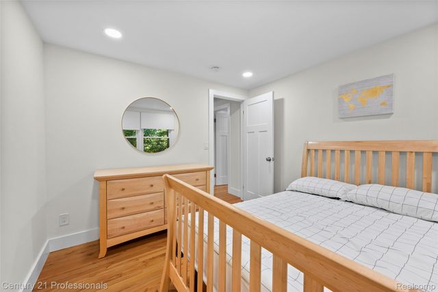 745 Hawthorne Drive, Bloomfield Hills, MI 48304