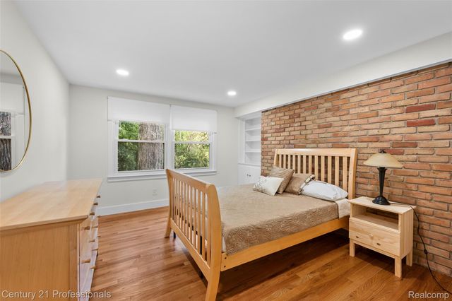 745 Hawthorne Drive, Bloomfield Hills, MI 48304