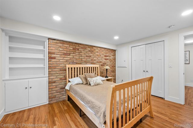745 Hawthorne Drive, Bloomfield Hills, MI 48304
