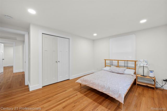 745 Hawthorne Drive, Bloomfield Hills, MI 48304