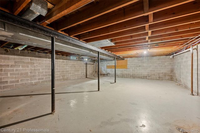 745 Hawthorne Drive, Bloomfield Hills, MI 48304