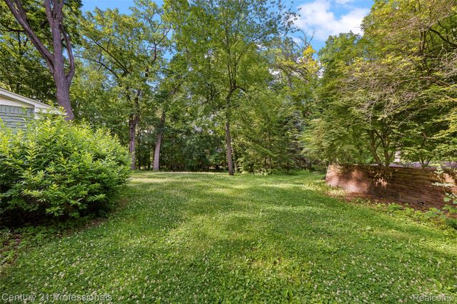 745 Hawthorne Drive, Bloomfield Hills, MI 48304