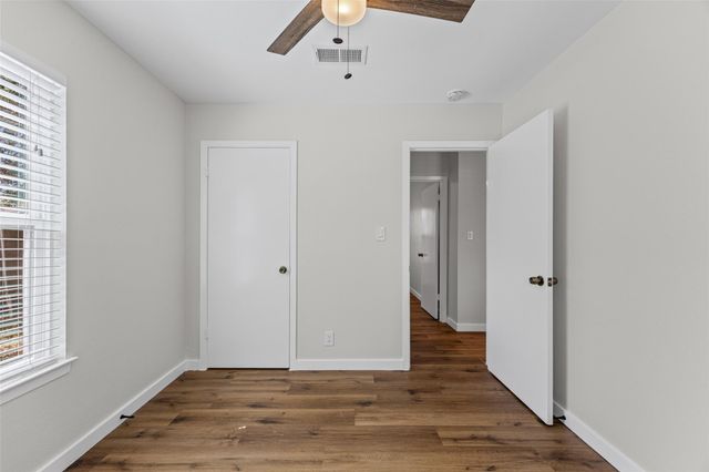 6211 Palm CIR, Austin, TX 78741