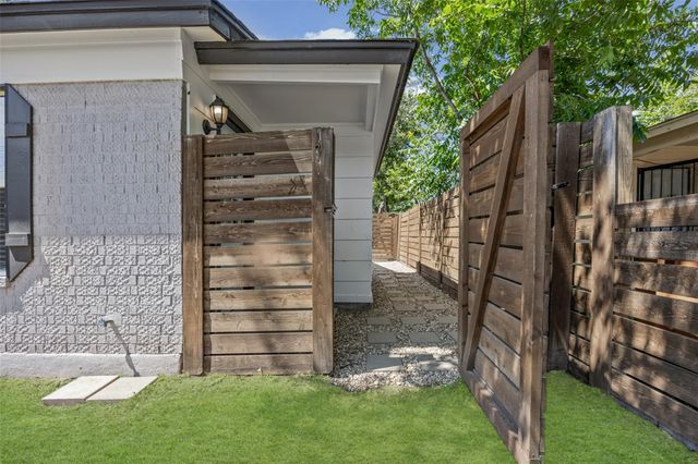 6211 Palm CIR, Austin, TX 78741