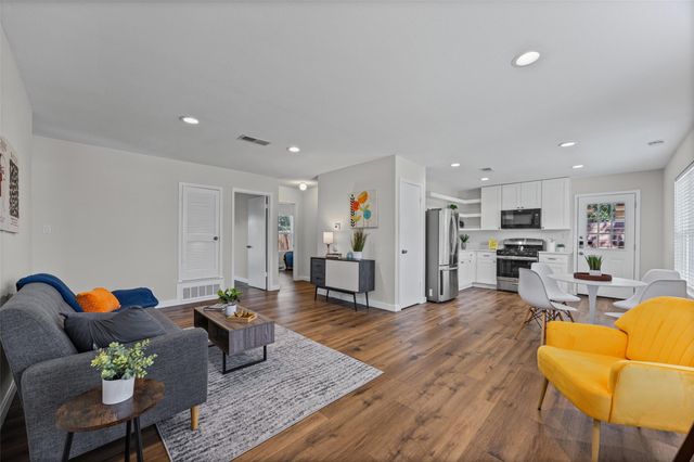6211 Palm CIR, Austin, TX 78741