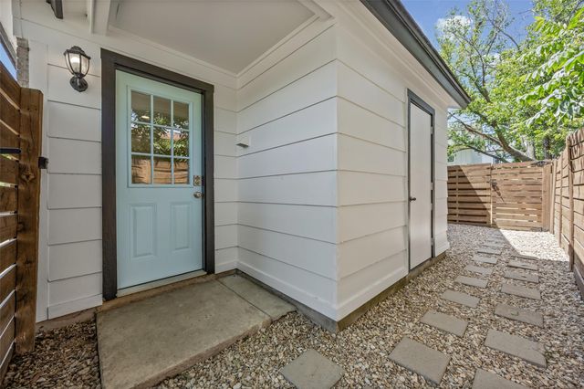 6211 Palm CIR, Austin, TX 78741
