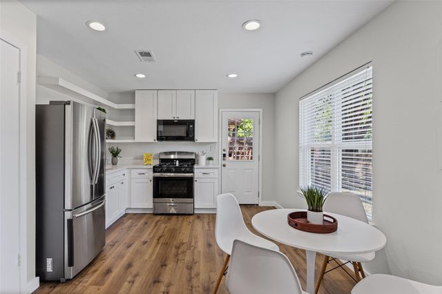 6211 Palm CIR, Austin, TX 78741