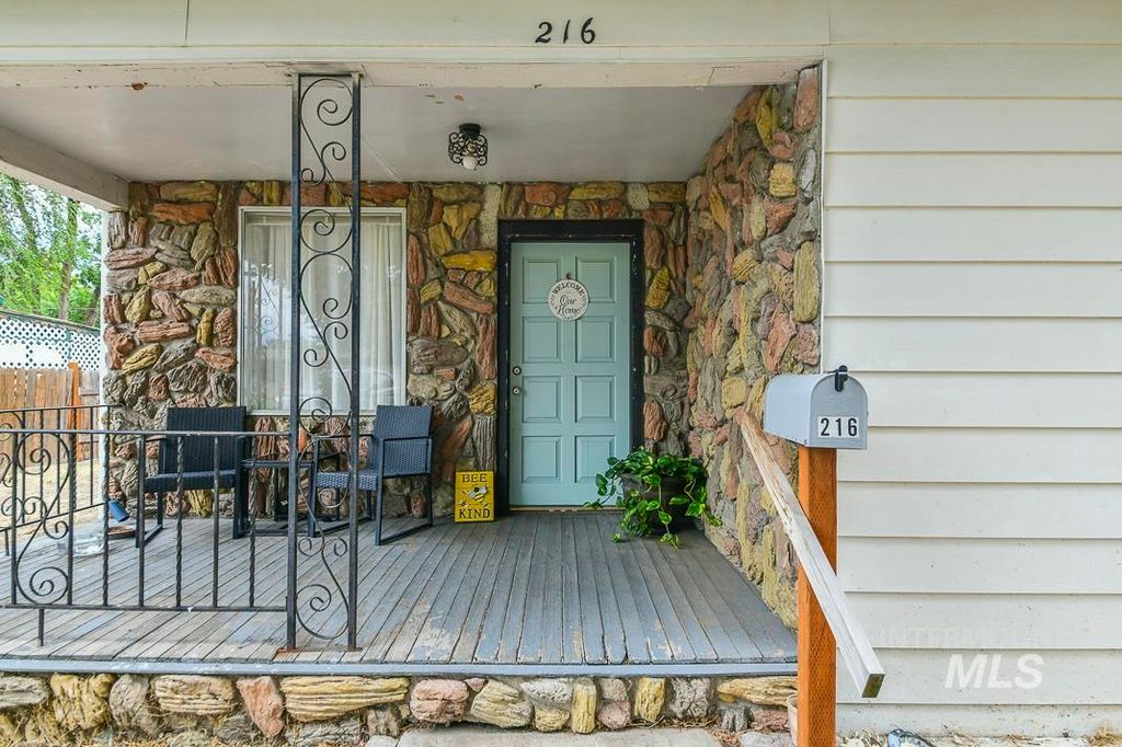 216 Maple St, Nampa, ID 83686