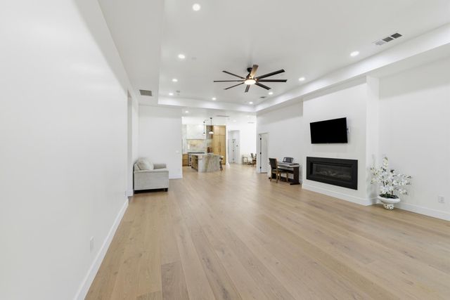 8061 Grand Ave, Fair Oaks, CA 95628