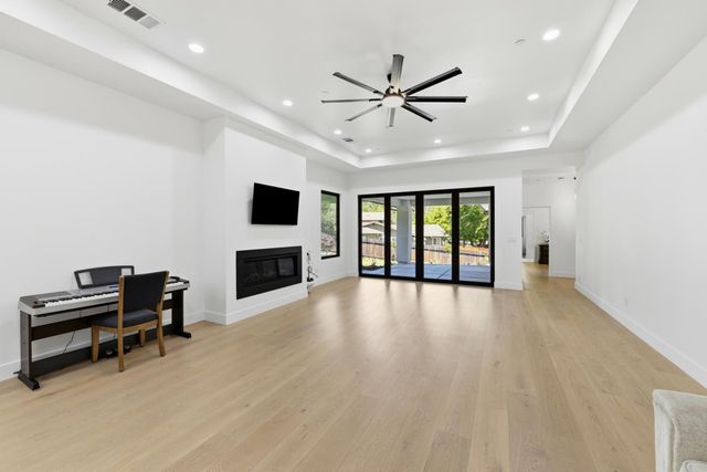 8061 Grand Ave, Fair Oaks, CA 95628