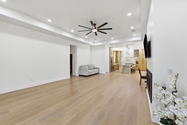 8061 Grand Ave, Fair Oaks, CA 95628
