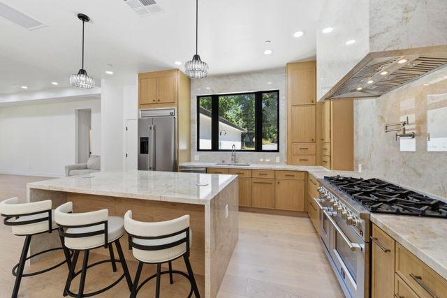 8061 Grand Ave, Fair Oaks, CA 95628