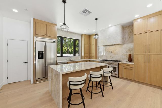8061 Grand Ave, Fair Oaks, CA 95628