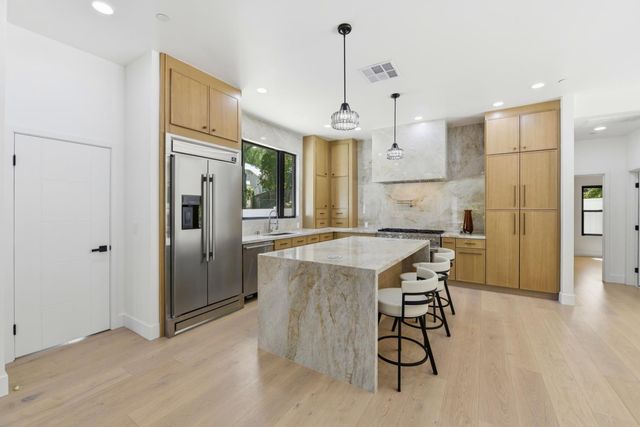 8061 Grand Ave, Fair Oaks, CA 95628