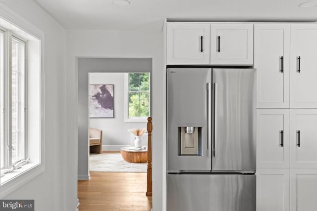 300 ROCK RD E, Lambertville, NJ 08530