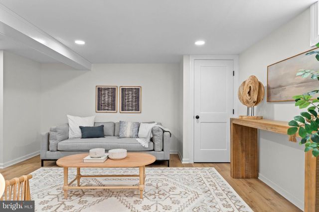 300 ROCK RD E, Lambertville, NJ 08530
