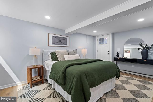 300 ROCK RD E, Lambertville, NJ 08530
