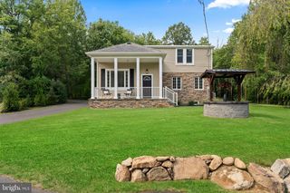 300 ROCK RD E, Lambertville, NJ 08530